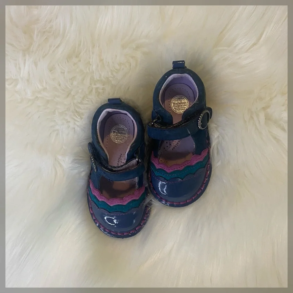 Striderite Scallop Design Shoes Mary Jane